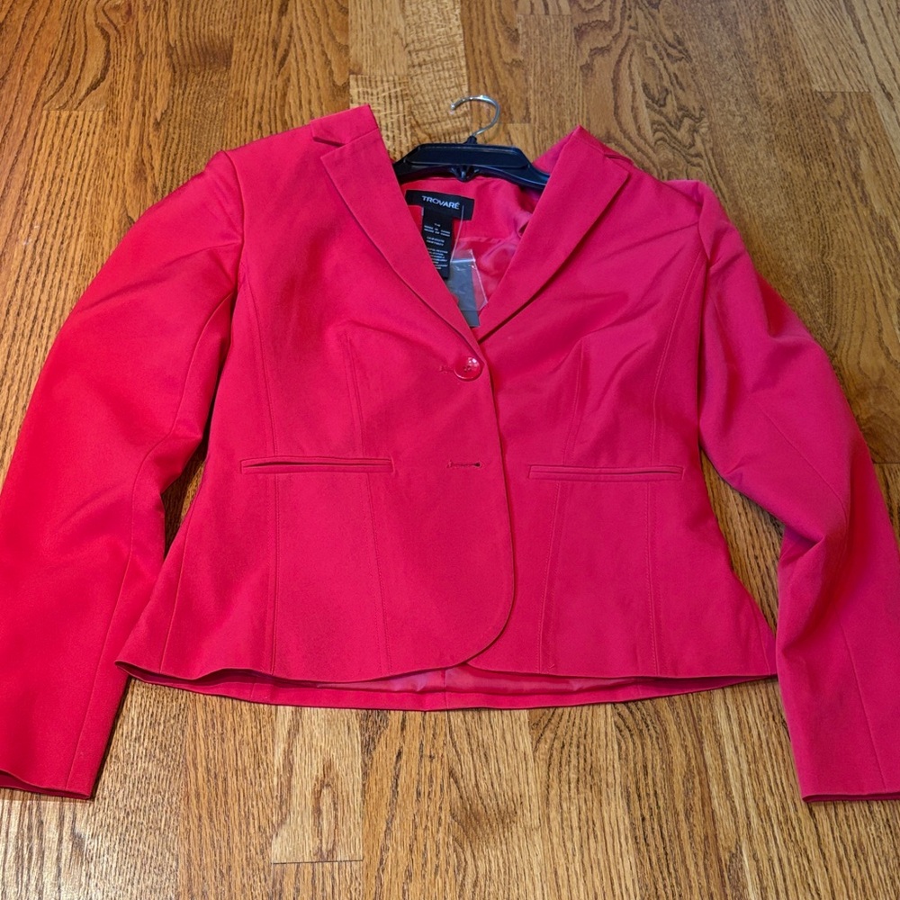 NWT Trovare Woman’s Red Blazer Jacket Size 7/8